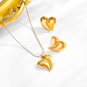 Polished 18K gold stainless steel heart necklace and stud earrings jewelry set