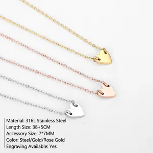 Tres collares con colgante de corazón de acero inoxidable en oro, oro rosa y plata fina