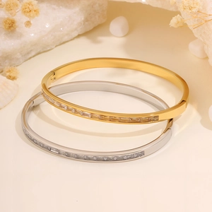 Elegant titanium steel bracelet with rectangular zircons in gold and silver finish