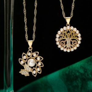 Eleganti collane placcate oro con albero della vita e farfalla con perle e zirconi