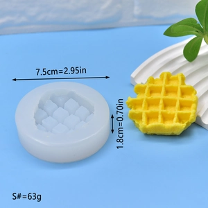 Detailed size specifications for waffle shape silicone mold with 7.5cm diameter and 1.8cm depth