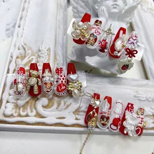 5D geprägte Nageltattoos mit roten Herzen, Engeln und Perlen im Rokoko-Stil
