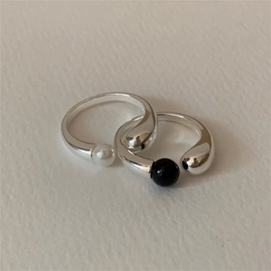 Minimalist 925 sterling silver open ring featuring elegant black and white pearls