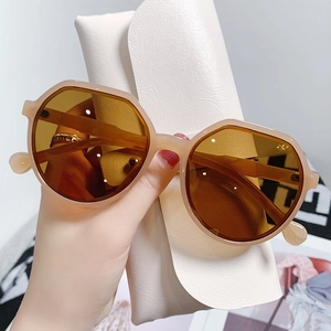 Fashionable oversized polygonal sunglasses in jelly amber with white leather pouch