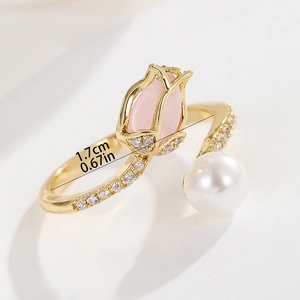Detail of 18K gold tulip ring with pink stone, pearl and 1.7cm size measurement label
