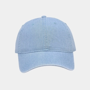 Détail d'une casquette de baseball en coton délavé bleu clair avec coutures de qualité