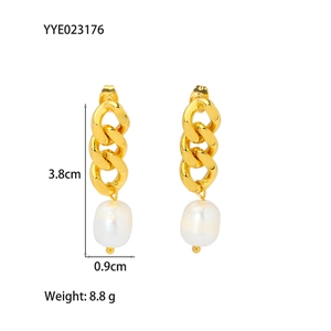 Dettagli di dimensioni e peso per orecchini a catena d'oro con perle barocche naturali