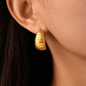 Boucles d'oreilles créoles demi-lune en acier inoxydable plaqué or 18 carats chic