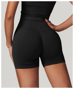 Détail du short de yoga sans couture taille haute avec texture push-up fessier