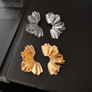 Boucles d'oreilles plissées en éventail métal doré et argenté pour femmes chic