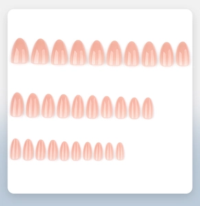 Dettaglio di 30 unghie finte a mandorla rosa nudo in varie dimensioni kit