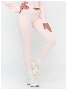 Détail du legging de yoga rose clair à taille haute croisée avec poche latérale