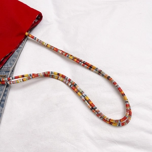 Bolso tote de lona a cuadros para mujer con cuerpo rojo y correa tejida de colores
