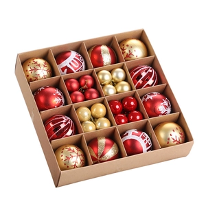 44-teiliges Set Weihnachtskugeln in Rot und Gold mit verschiedenen Mustern und Texturen