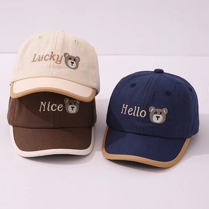 Casquettes de baseball brodées pour enfants avec motifs d'ours en crème, marron et bleu