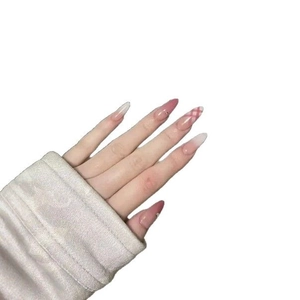 Rosa Ombré-Kunstnägel mit süßem Karomuster und langer Mandelform für Mädchen