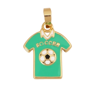 Vue détaillée du pendentif maillot de foot doré et vert avec col blanc et motif ballon