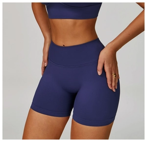 Détail du short de yoga sans couture à taille haute et brassière de sport bleu marine
