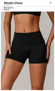 Détail du short de fitness taille haute en noir premium avec tissu de compression