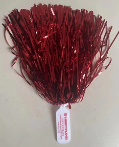 Detailopname van rode metallic cheerleading pompon met bedrukte witte handgreep