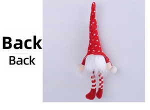 Vue arrière d'un gnome de Noël avec un bonnet rouge tricoté et de longues jambes rayées