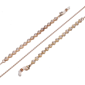 Goldene Brillenlkette mit Herzperlen und Silikonschlaufen für Masken und Brillen