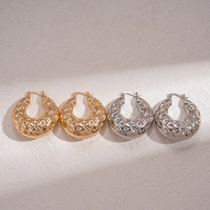 Boucles d'oreilles rondes géométriques minimalistes en finitions or et argent martelé