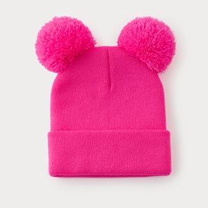 Trama in maglia dettagliata e doppi pompon morbidi su un berretto rosa fucsia acceso