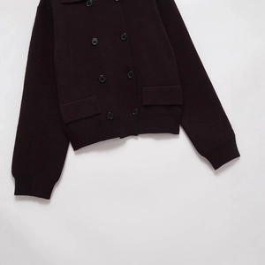 Cardigan en maille à double boutonnage avec col à revers et poches à rabat marron foncé