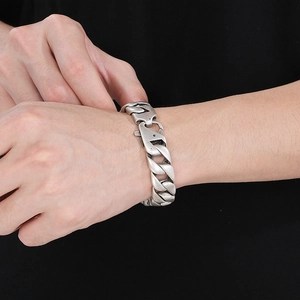 Retro silver 15mm Cuban curb chain bracelet for men in matte titanium steel
