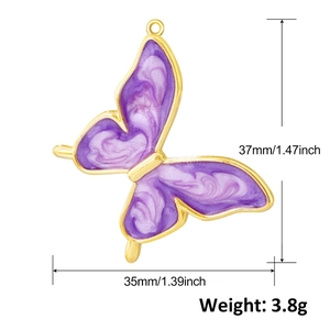 Pendentif papillon marbré violet avec bord doré, 37mm x 35mm et pesant 3,8 grammes