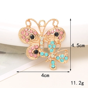 Dettaglio ciondolo a farfalla in lega con strass che mostra dimensioni 4,5cm e 4cm