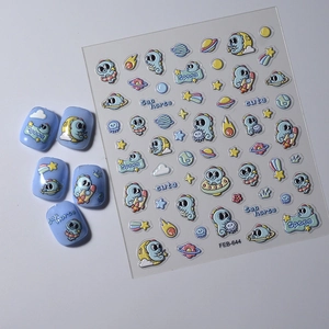 Stickers à ongles 3D relief astronaute et hippocampe avec démonstration sur ongles bleus