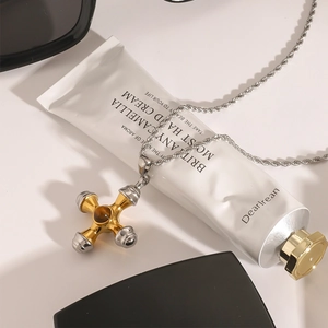 Collier croix en acier inoxydable bicolore avec pierre oeil de tigre et chaîne torsadée