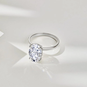 Detailed view of S925 silver ring featuring an oval cut gemstone with elegant refraction