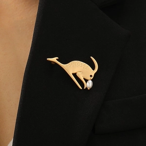 Vintage Animal Greyhound Brooch For Women Elegant Matte Gold Silver Copper Pin With Faux Artificial Pearl Pendant Suit Coat Jewelry