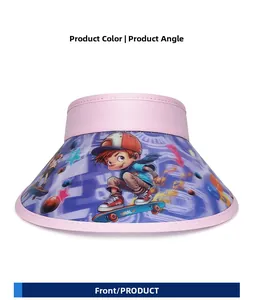 Vue de face visière enfant avec bordure rose et motif graphique de skateboard cartoon