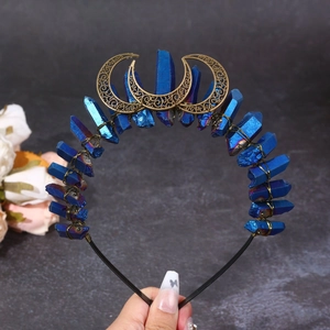 Couronne de sorcière gothique avec pointes de cristal bleu et diadème lune dorée