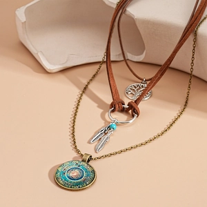Collana boho multistrato con ciondoli mandala in bronzo e albero della vita