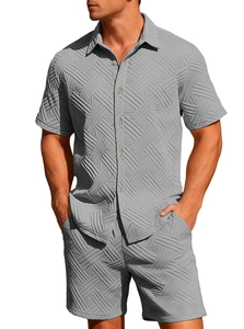 Détail de l'ensemble gris pour hommes avec motif géométrique en tissu jacquard