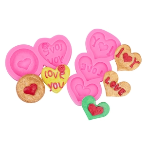 Silikonform mit Herzen und LOVE Buchstaben für Valentinstag Tortendeko und Bastelarbeiten