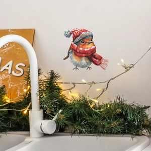 Sticker mural de rouge-gorge de Noël avec bonnet rouge et écharpe sur mur blanc