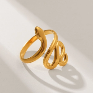 Bague élégante en forme de serpent en acier inoxydable doré pour femme de style épuré