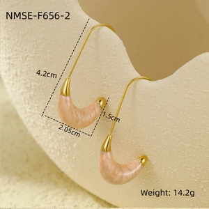 Pink marble texture earrings with golden C-shape hooks showing 4.2cm height and 2.05cm width