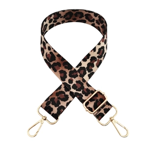 Verstellbarer breiter Schultergurt mit Leopardenmuster und goldenen Metallhaken
