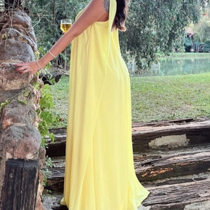 Robe longue bustier jaune minimaliste avec coupe ample et col écharpe pour femme