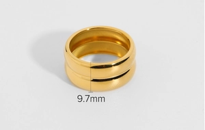 Detail showing the 9.7mm width measurement of the polished 18K gold double-layer ring