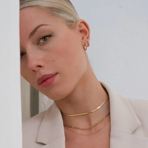 Modisches 18k vergoldetes Titanstahl-Schmuckset mit Schlangenkette und Creolen für Damen