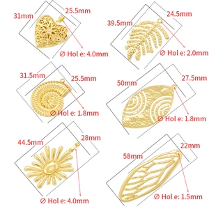 Lot de 6 pendentifs en métal doré aux formes de cœur, feuille et coquillage avec dimensions