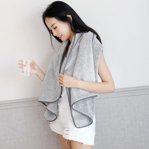 Absorbent grey bamboo charcoal fiber wearable bath towel with hooded cape design for home